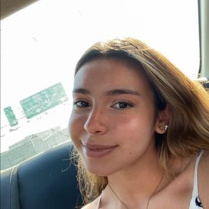 Meet your Posher, Lorena